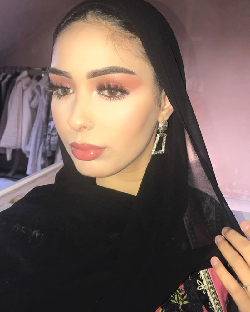 Classy sexy paki hijabis arab pakistani Frauen
 #99254980