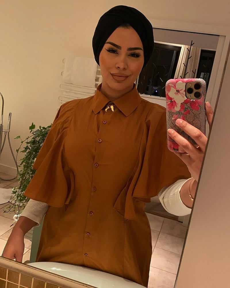 Donne arabe pakistane paki hijabis sexy di classe
 #99255125