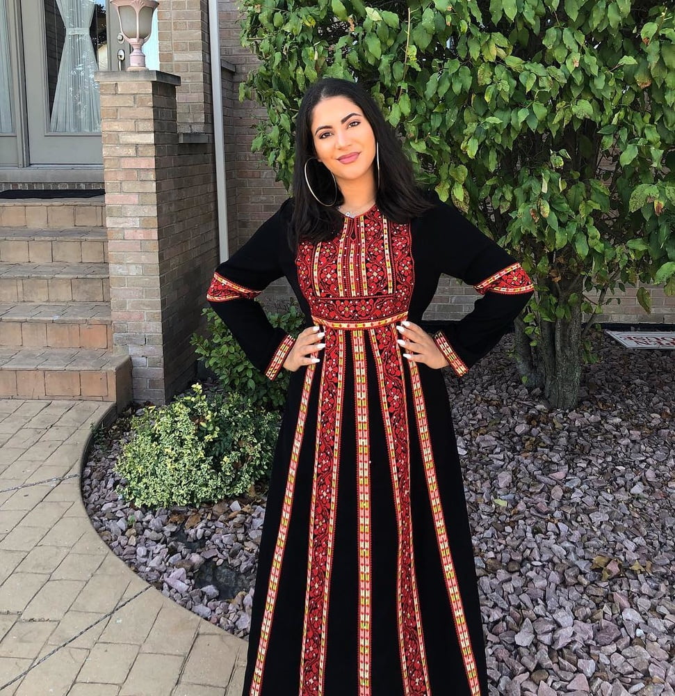 Classy sexy paki hijabis arab pakistani Frauen
 #99255198