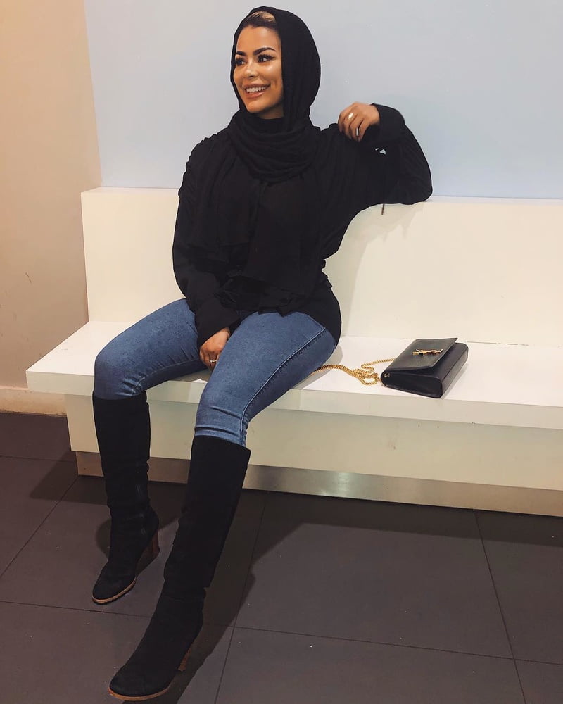 Donne arabe pakistane paki hijabis sexy di classe
 #99255238