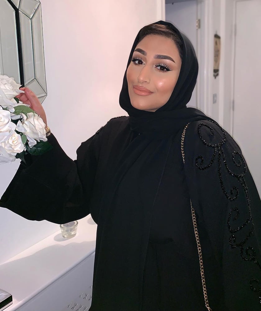 Classy sexy paki hijabis arab pakistani Frauen
 #99255240