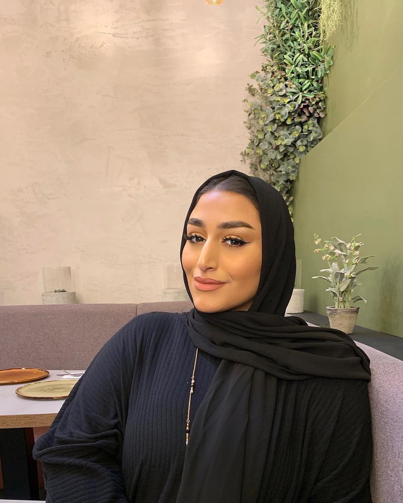 Classy sexy paki hijabis arab pakistani Frauen
 #99255243