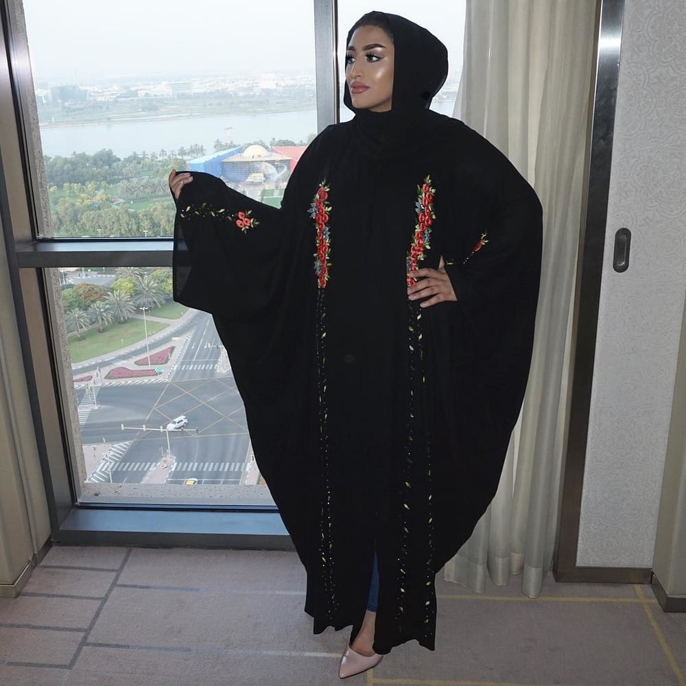 Classy sexy paki hijabis arab pakistani Frauen
 #99255244