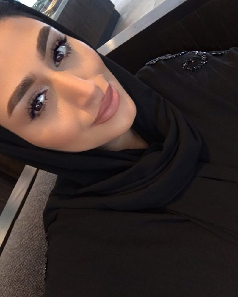 Classy sexy paki hijabis arab pakistani Frauen
 #99255245