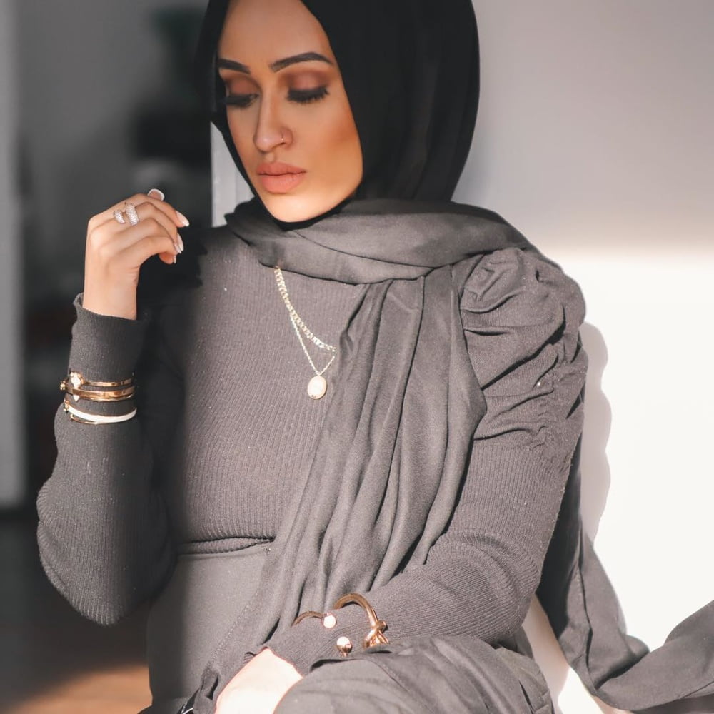 Donne arabe pakistane paki hijabis sexy di classe
 #99255247