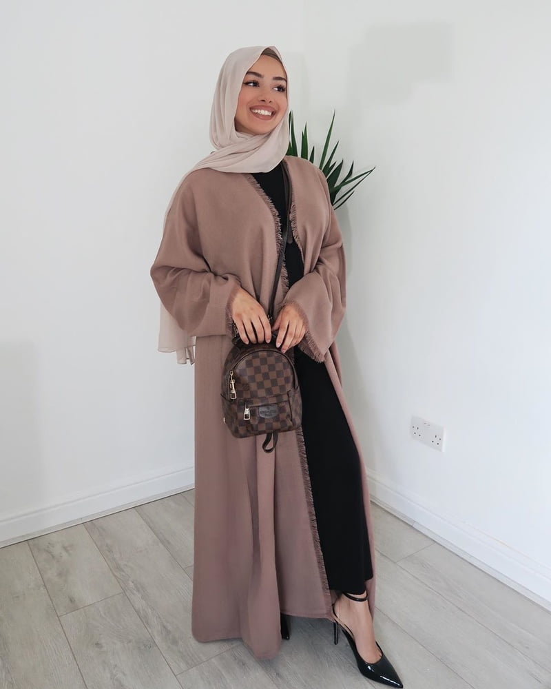 Classy sexy paki hijabis arab pakistani Frauen
 #99255250