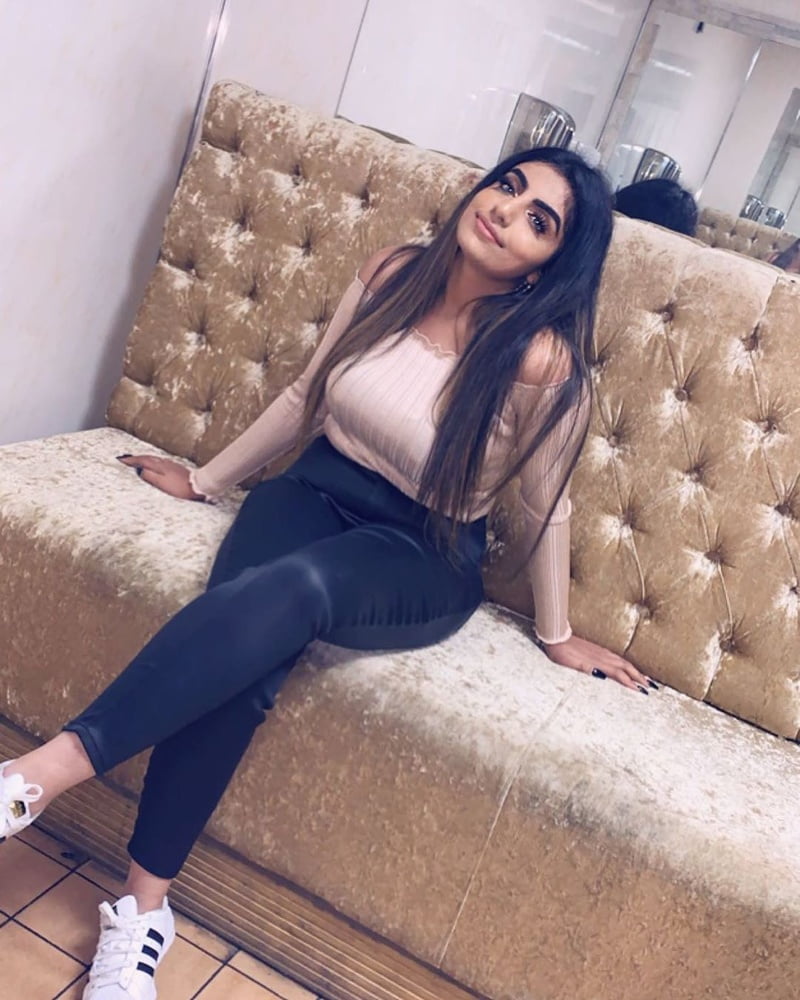 Classy sexy paki hijabis arab pakistani Frauen
 #99255265
