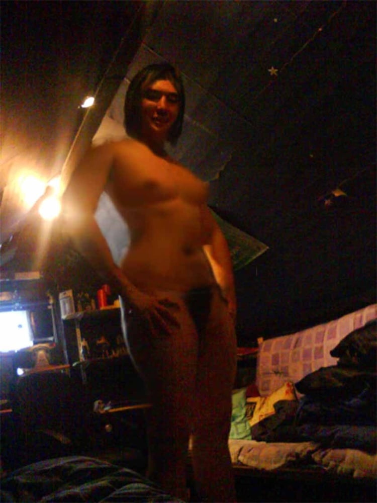 Chicas tetonas posando
 #79814282