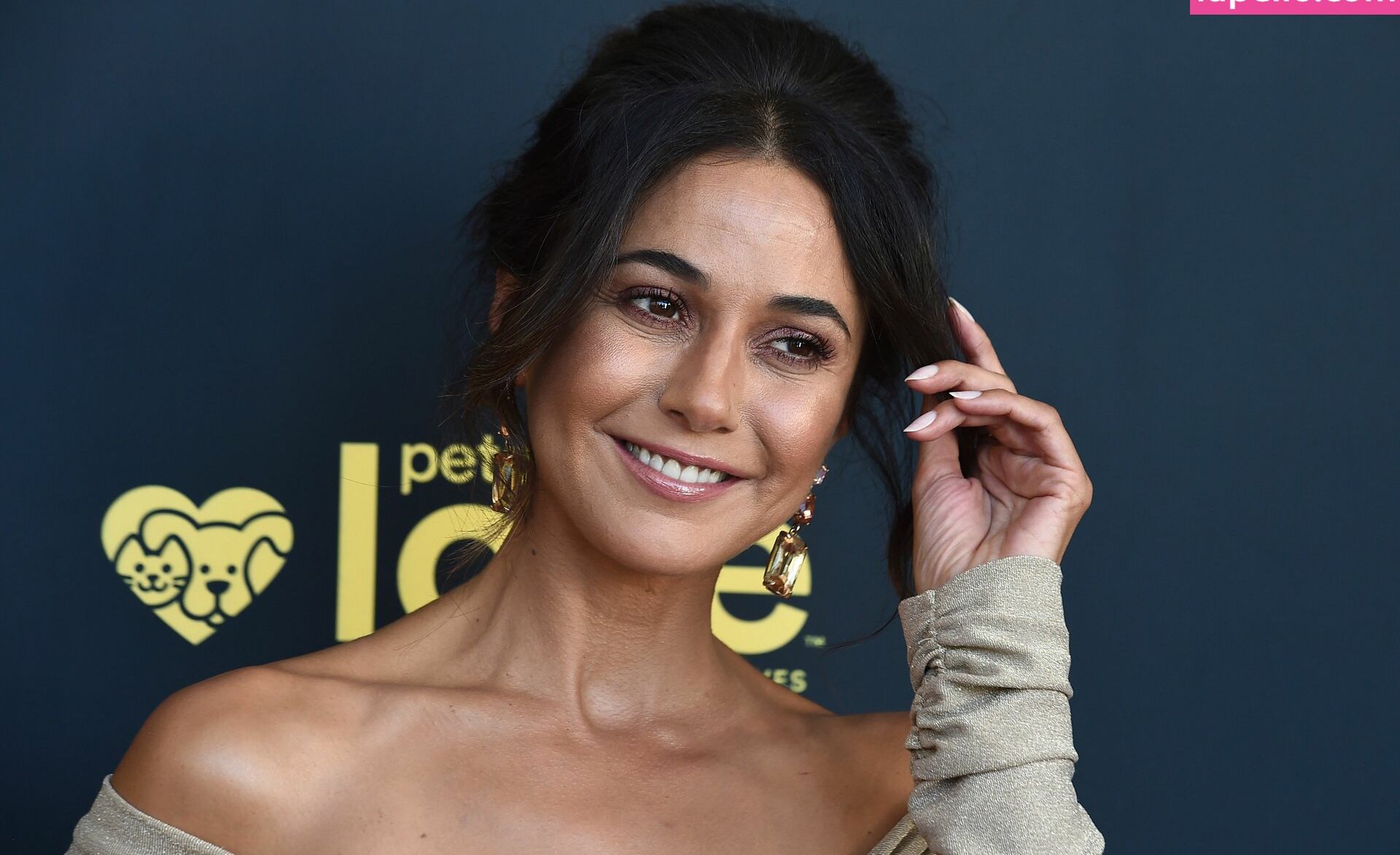 Emmanuelle Chriqui desnuda #109280231