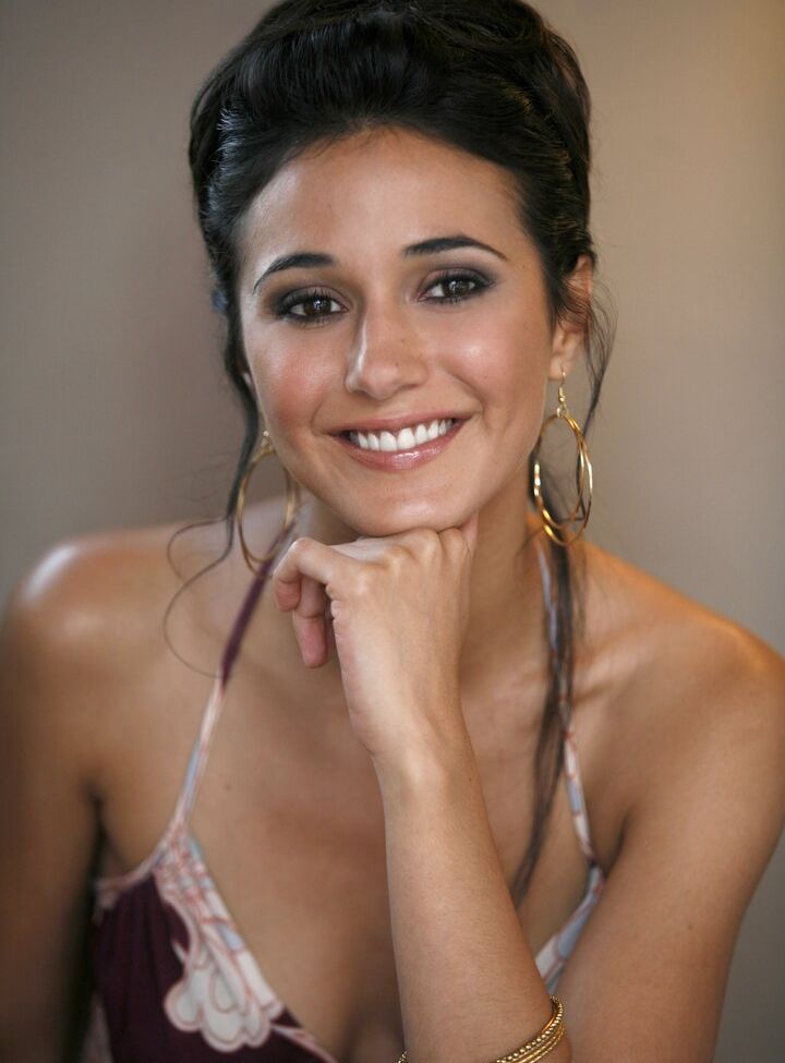 Emmanuelle Chriqui desnuda #109280305