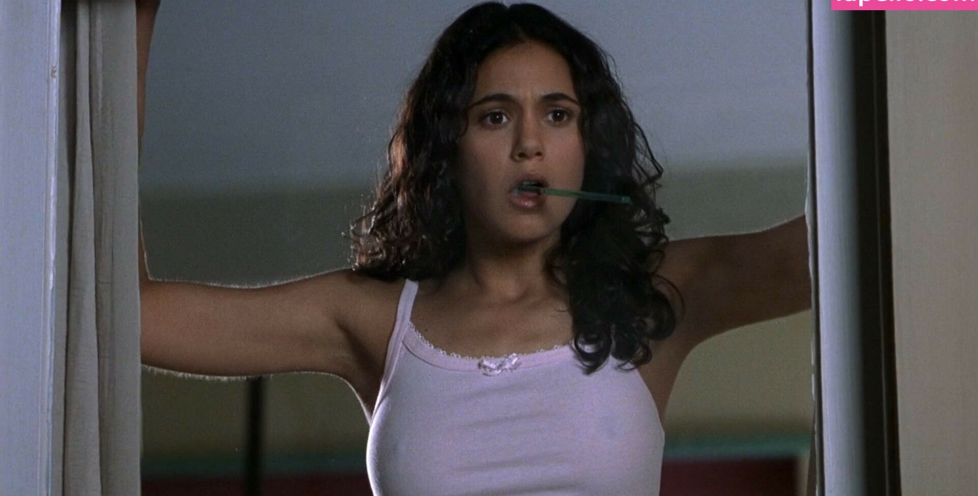 Emmanuelle Chriqui desnuda #109280385