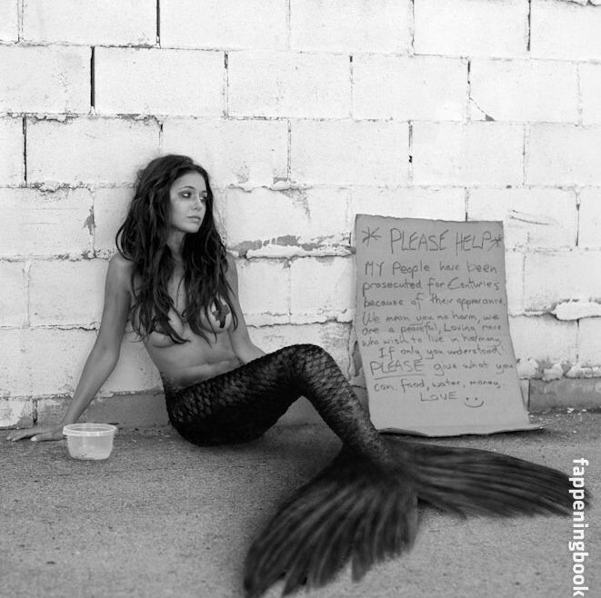 Emmanuelle Chriqui desnuda #109280416