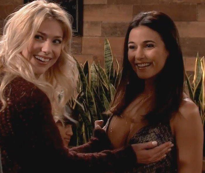 Emmanuelle Chriqui desnuda #109280639