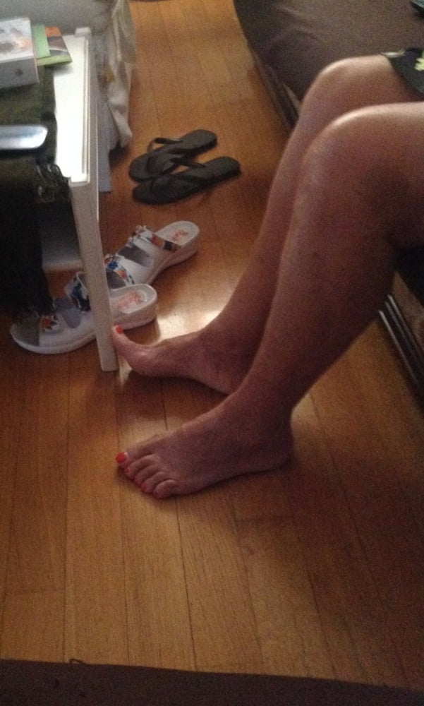 Piante dei piedi mature
 #103907107