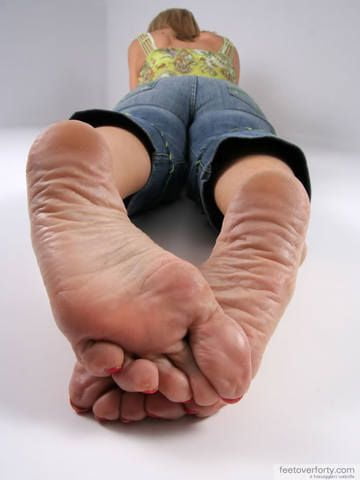 Piante dei piedi mature #103907212