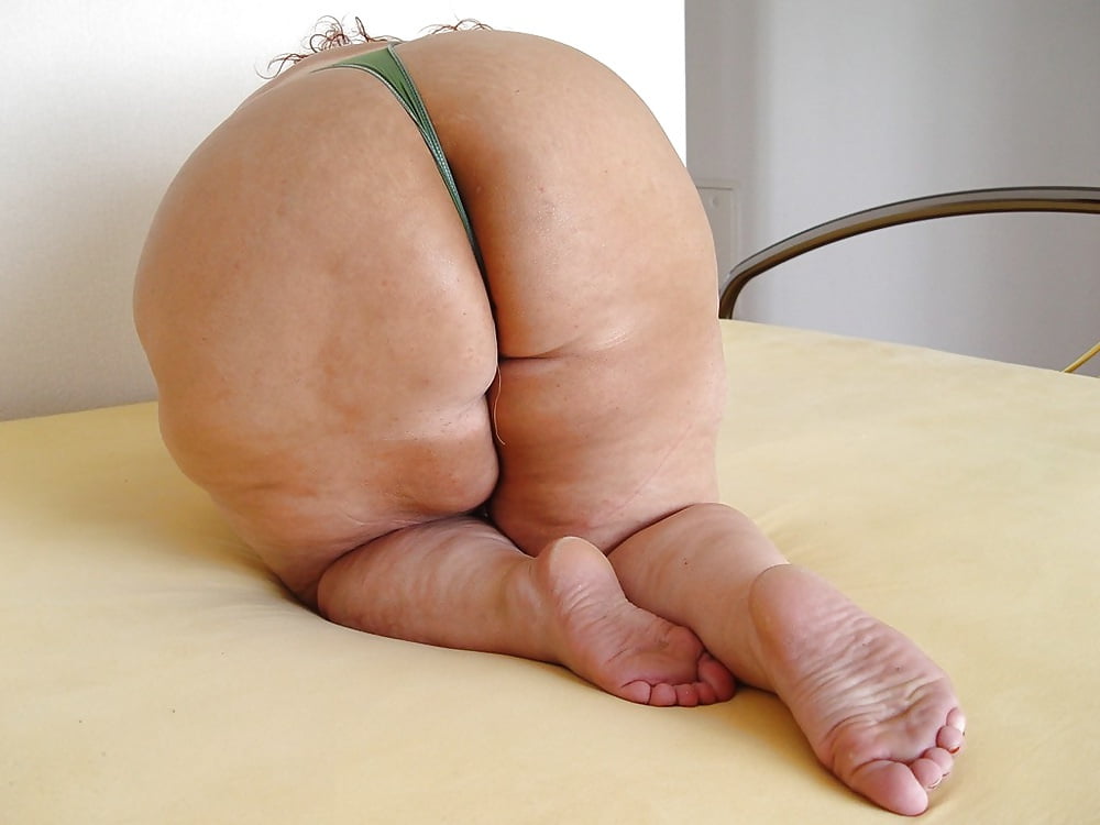 Piante dei piedi mature #103907277