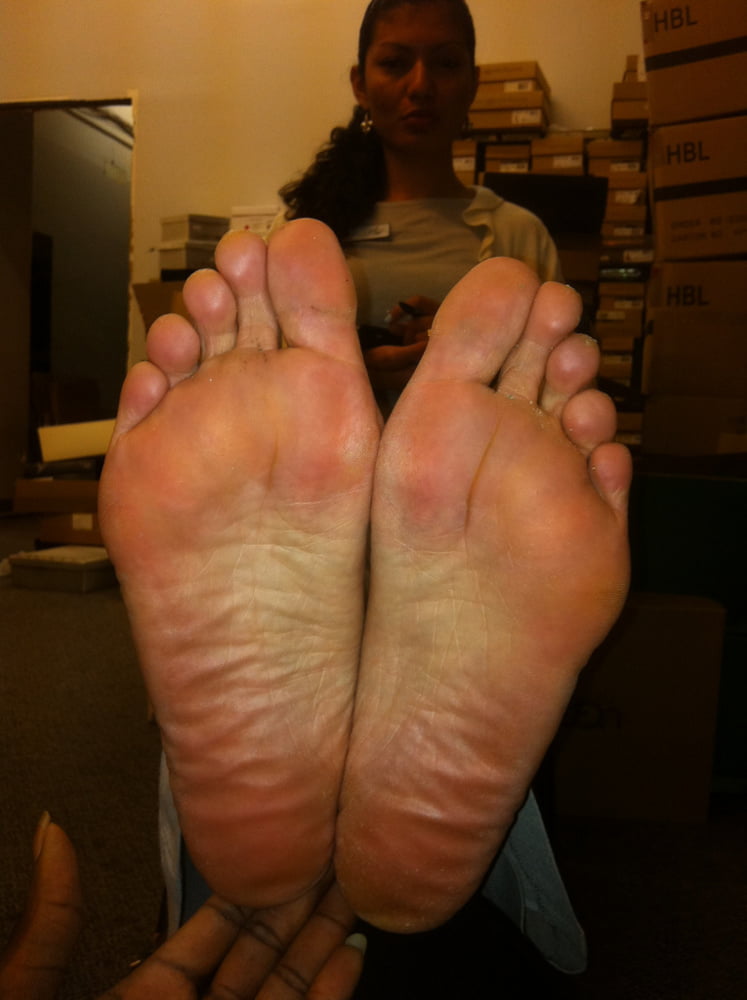 Piante dei piedi mature
 #103907369