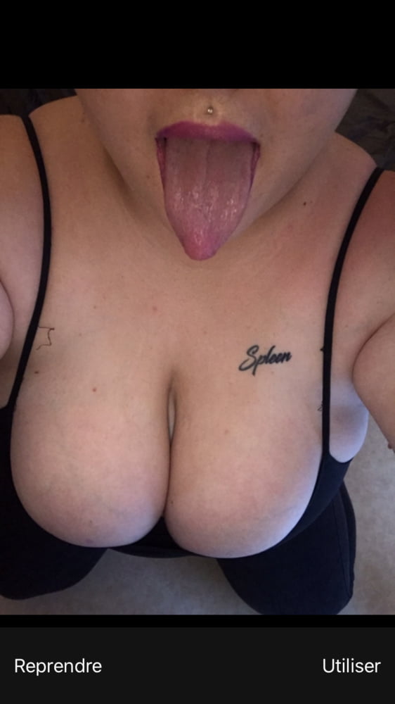 Mamelles de putain
 #92536013