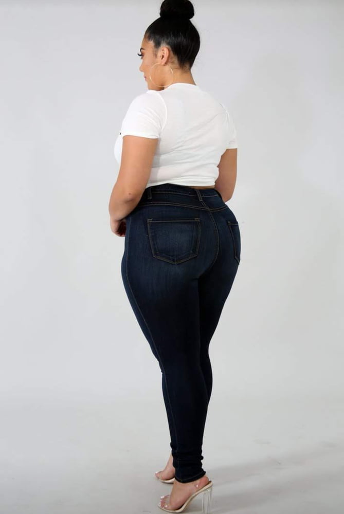 Juicy wide hips pear booty latina ass rabuda gostosa jeans
 #89310190