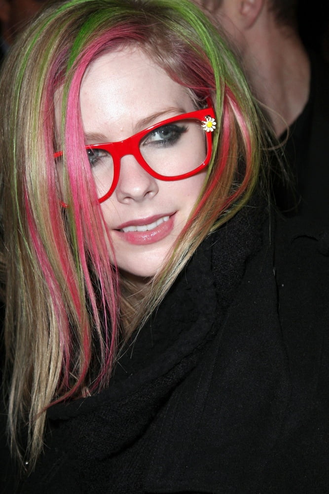 Classic Sexy Avril #104529001