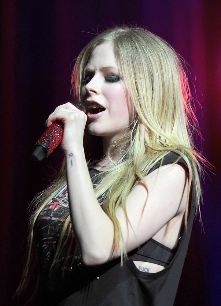 Avril classico sexy
 #104529013