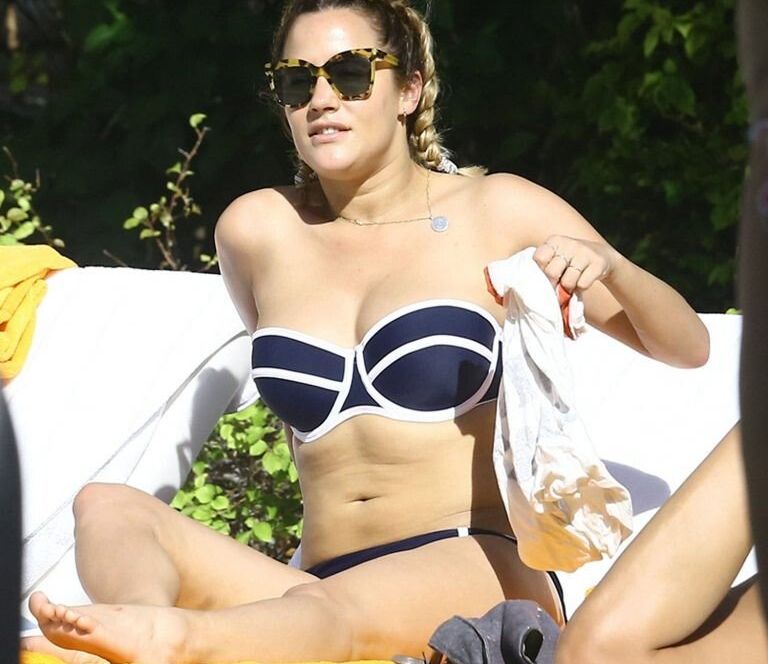 Caroline Flack nuda #108065683