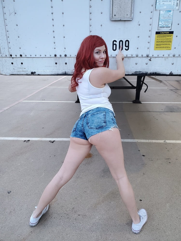 White Trash Trailer Park Whore In Short Shorts Gets Dirty #97823373