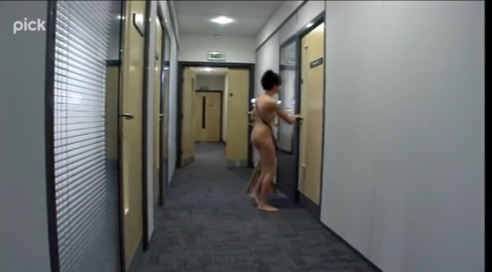 Naked office, émission de télévision britannique
 #97575074