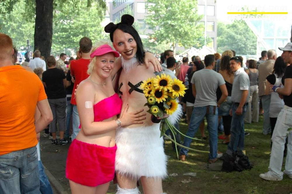 Blowjob auf der Loveparade in Essen mit Dany Sun & Nathalie
 #94286045