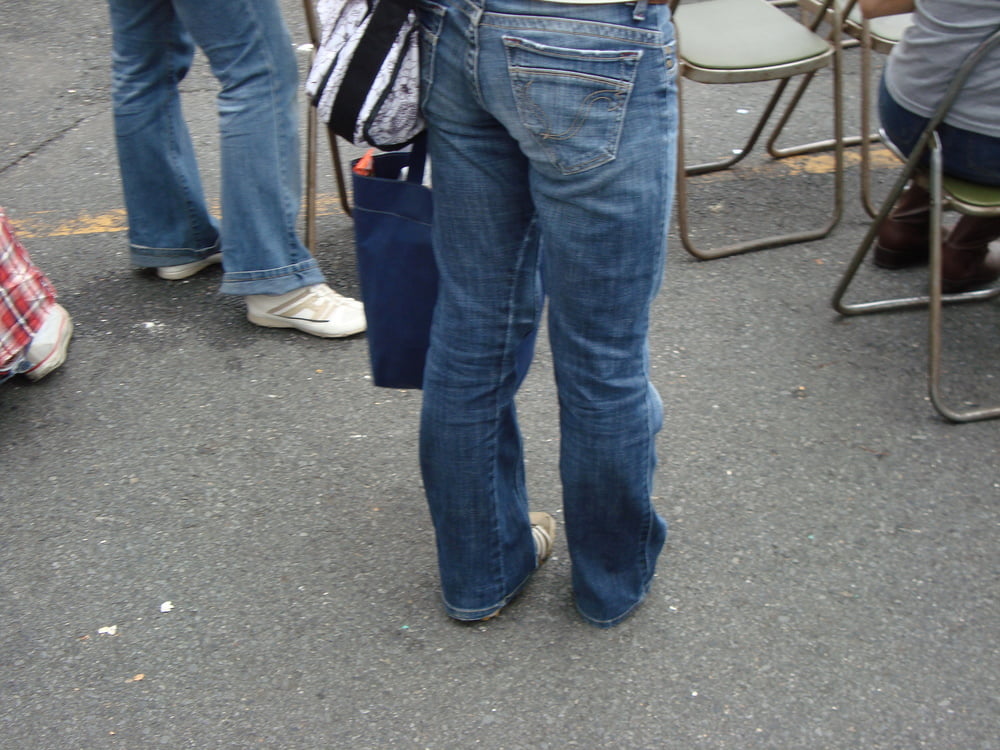 Fesses en jeans serrés
 #106501001
