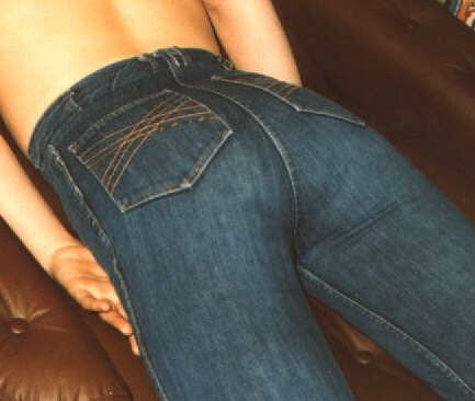 Fesses en jeans serrés
 #106501046