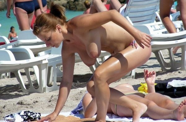 Sexe sur la plage
 #100839362