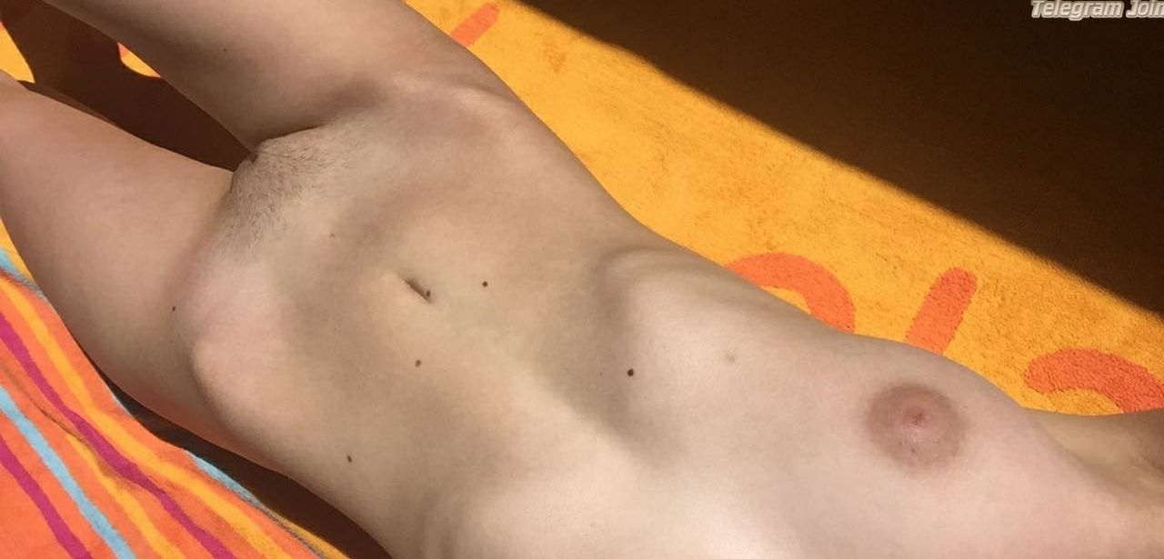 Nika desnuda #108865023