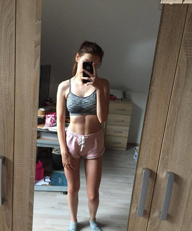 Nika desnuda #108865059