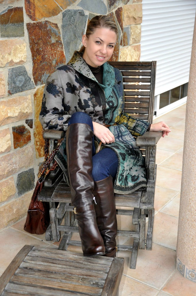 Milfs & gilfs con botas no.10
 #103085956