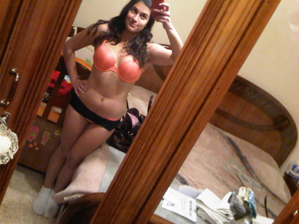 Kurvige sexy lebanesische Teenie zeigt riesige Titten & fleischige Fotze
 #79859508