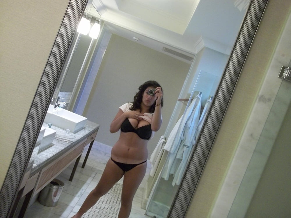 Kurvige sexy lebanesische Teenie zeigt riesige Titten & fleischige Fotze
 #79859637