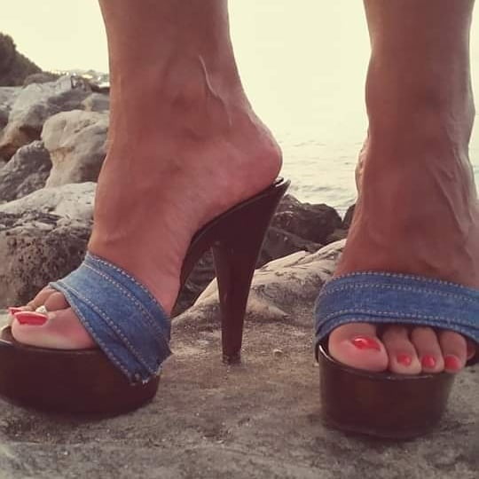 Piedi da zoccola 2 #92228744