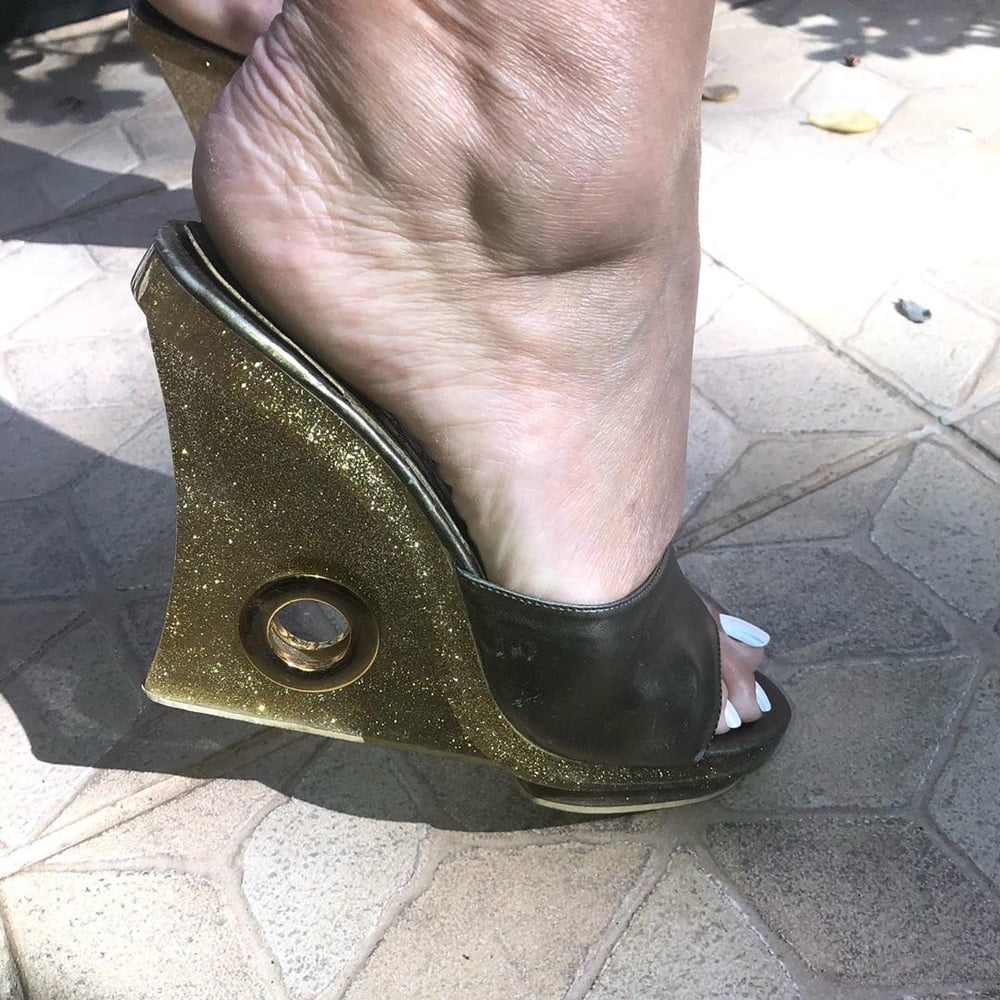 Piedi da zoccola 2 #92228816