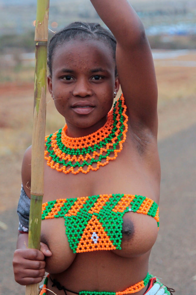 Kurvige afrikanische Amateur-Mädchen
 #96888101