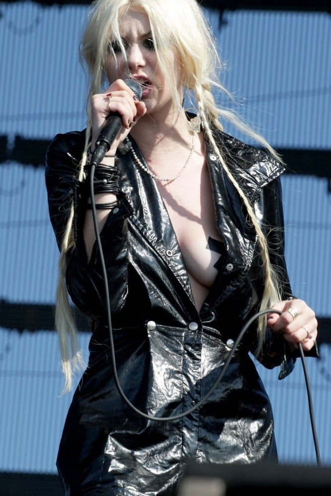 ¡Sexy celebs, big tits, & pokies exposed! #2 #89526136