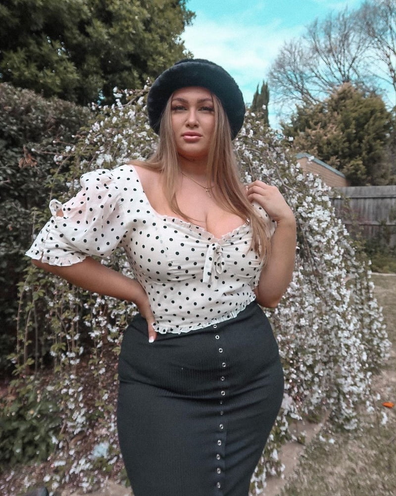 Tetas ..... y un chasis construido para la comodidad 1.0
 #90899175