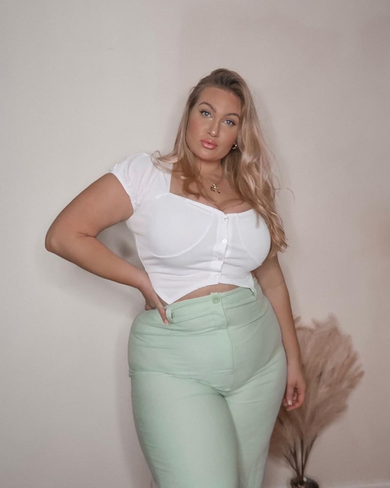 Tetas ..... y un chasis construido para la comodidad 1.0
 #90899184