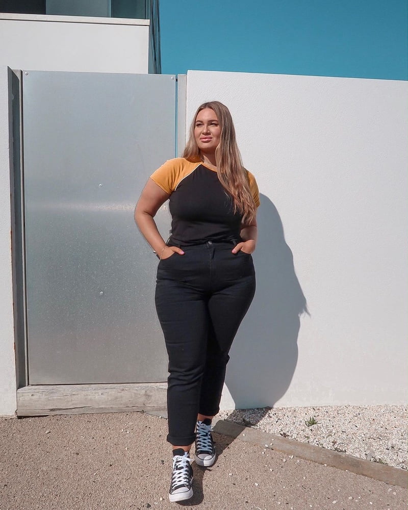 Tetas ..... y un chasis construido para la comodidad 1.0
 #90899266