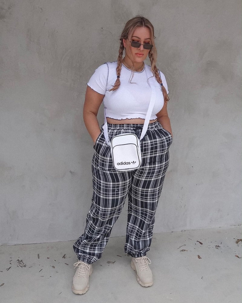 Tetas ..... y un chasis construido para la comodidad 1.0
 #90899293