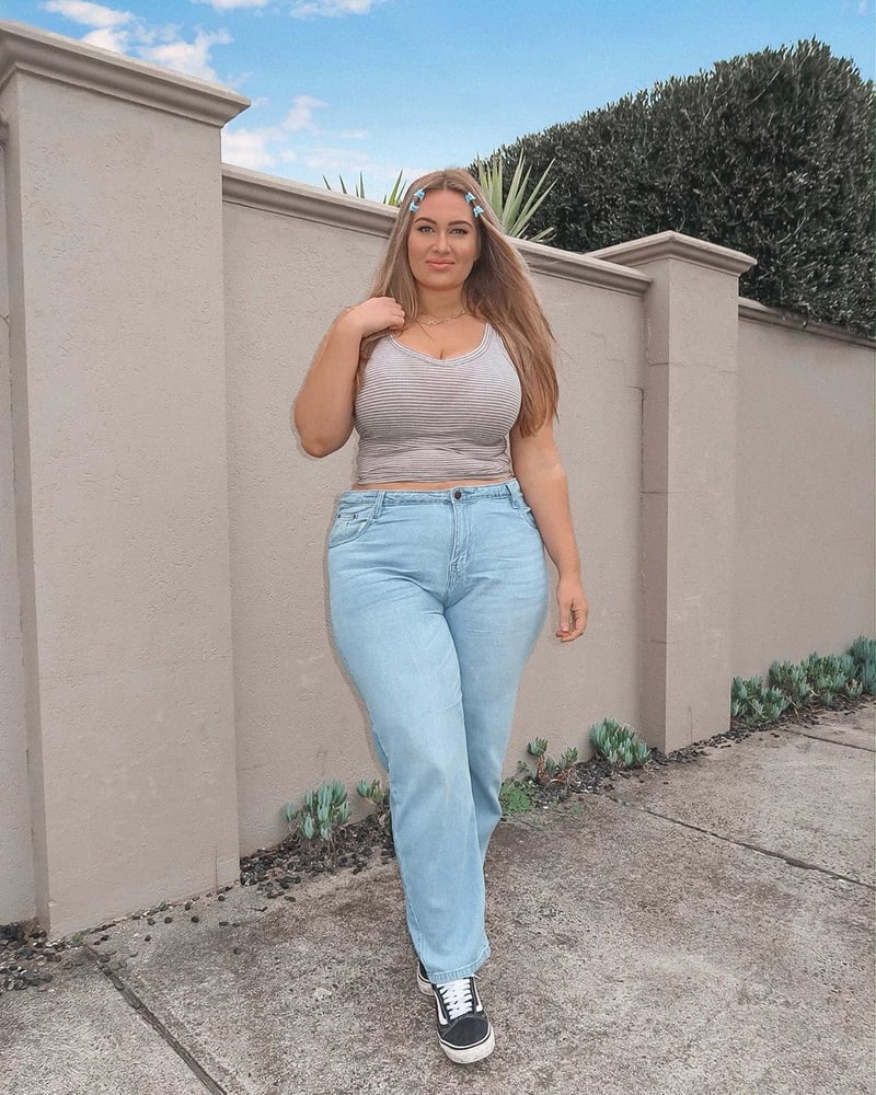 Tetas ..... y un chasis construido para la comodidad 1.0
 #90899314