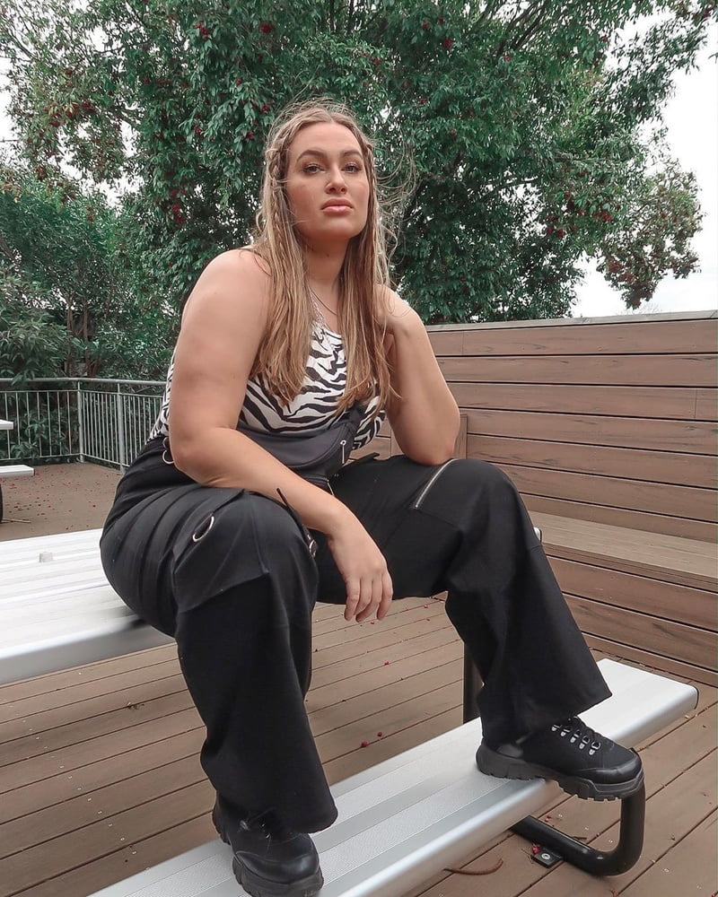 Tetas ..... y un chasis construido para la comodidad 1.0
 #90899372