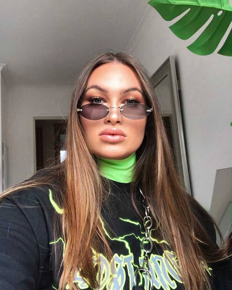 Tetas ..... y un chasis construido para la comodidad 1.0
 #90899425