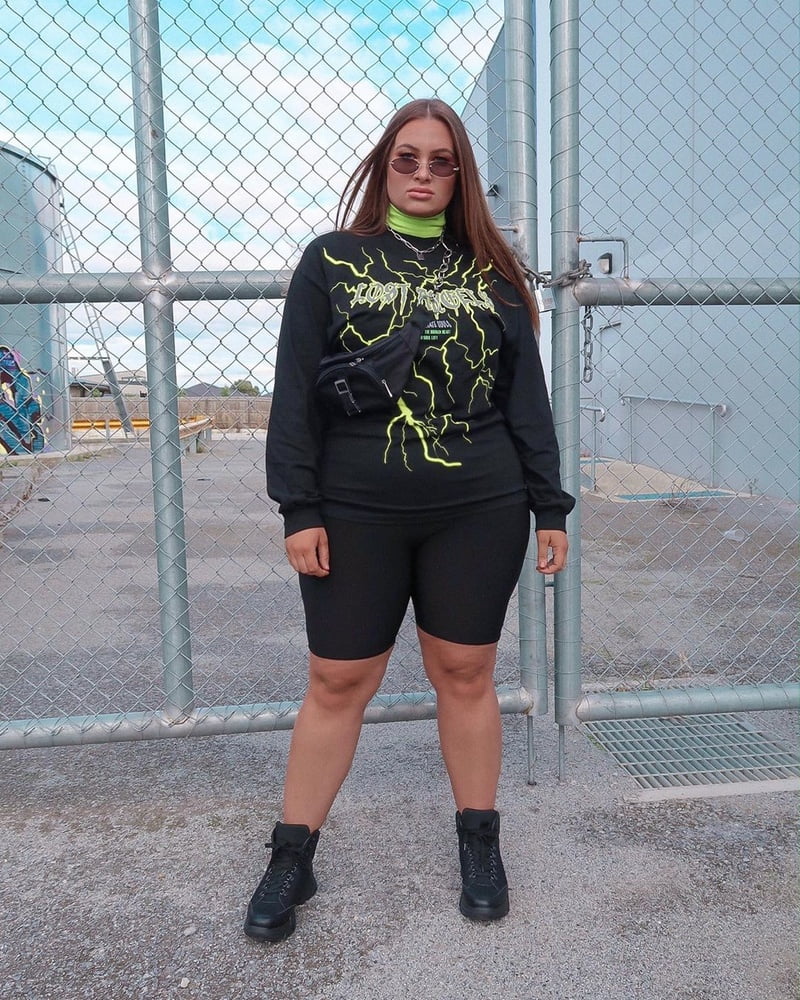 Tetas ..... y un chasis construido para la comodidad 1.0
 #90899451