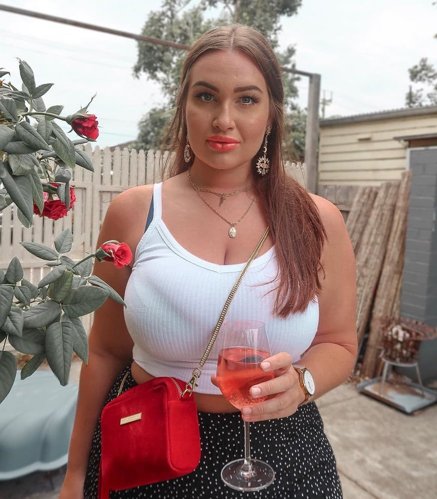 Tetas ..... y un chasis construido para la comodidad 1.0
 #90899819